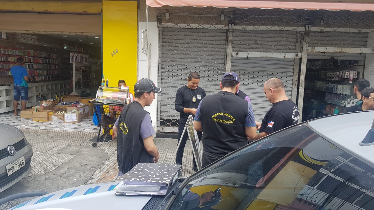 Receita Federal apreende produtos piratas da Apple e Motorola no Centro de Manaus 