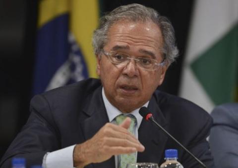 Dólar vai a R$ 4,38 após fala de Guedes e internautas reagem: ‘vai pa onde?’