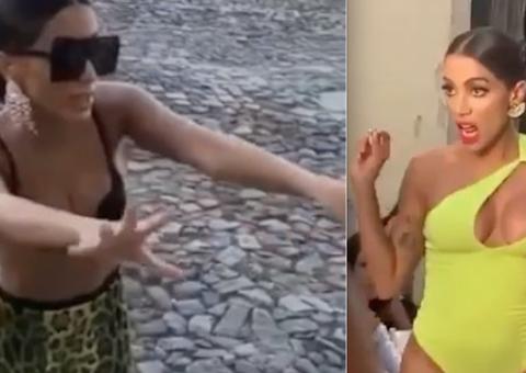 Vídeo: Anitta faz pedido de porta em porta e irrita moradores durante gravação em Salvador 