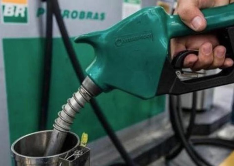Gasolina mais barata de Manaus é vendida a R$ 4, 67; confira pesquisa semanal