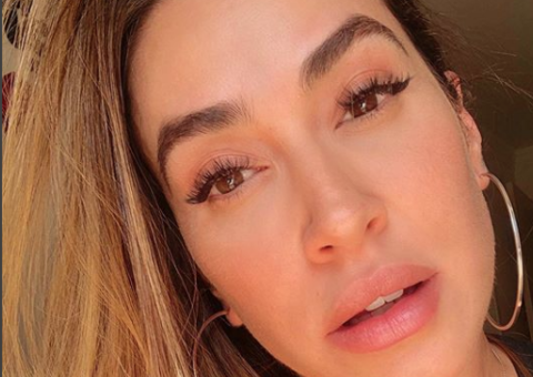 Ex-Panicat Dani Bolina posa sexy com biquíni de oncinha