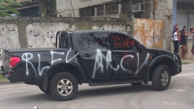 Policial Federal é morto e viatura é pichada com as iniciais do Comando Vermelho