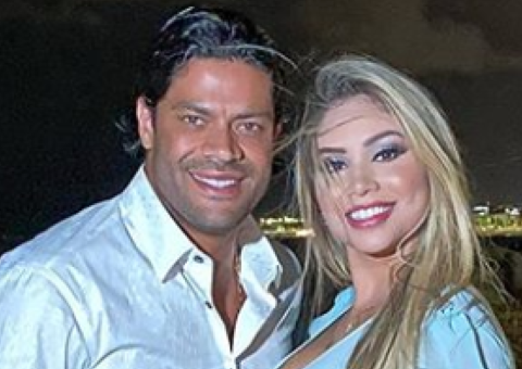 Hulk presenteia namorada com aliança de brilhantes e se declara: 'Meu amor'