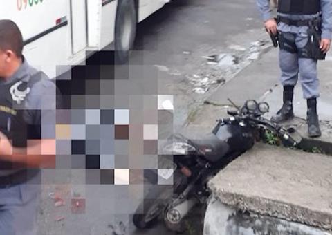 Mulher morre após cair da garupa de motocicleta em avenida de Manaus