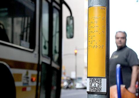 Projeto prevê instalação de placas em braile nas paradas de ônibus no Amazonas