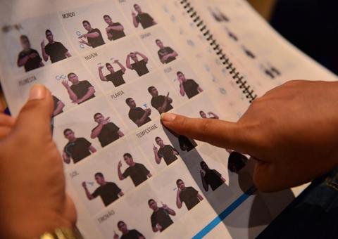 Curso gratuito Básico de Libras é oferecido em Manaus 