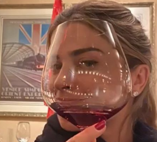 Caio Castro assume romance com Grazi e mostra noite romântica 