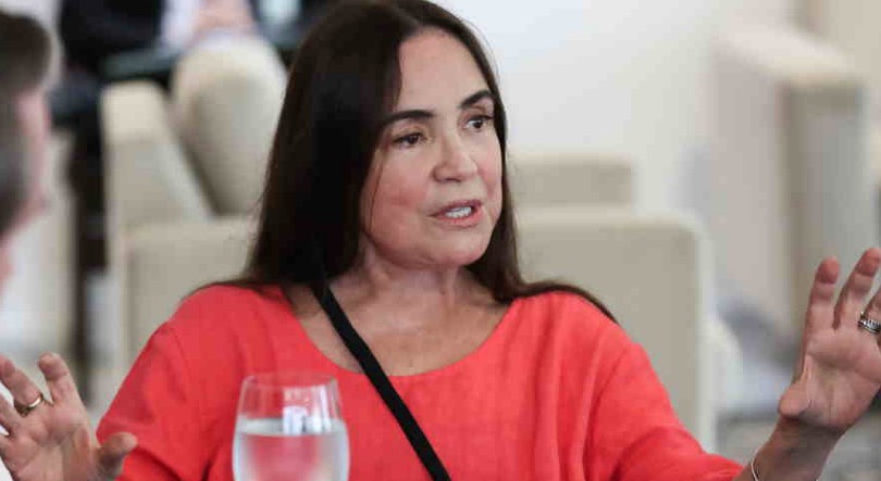 Regina Duarte acerta distrato com a Globo