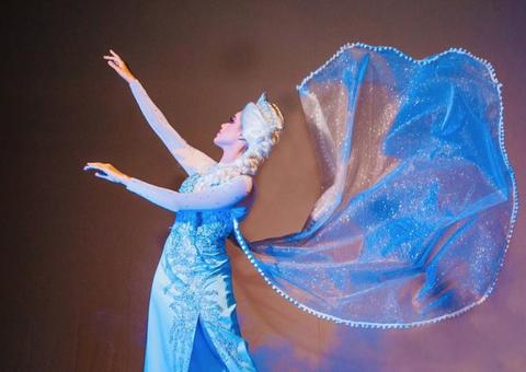 Espetáculo musical Frozen é atração no palco do Teatro Amazonas