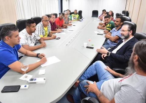 Josué recebe caminhoneiros e motoristas de app para tratar sobre preço de combustíveis  