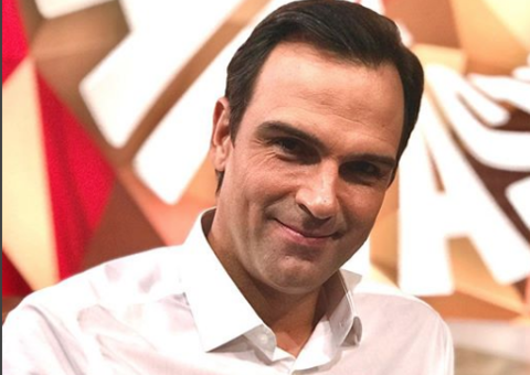 Tadeu Schmidt faz revelação sobre as gravações do Fantástico e Cid Moreira rebate