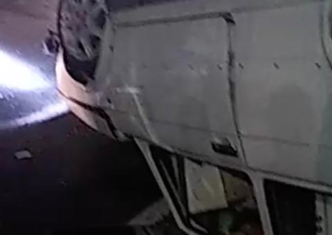 Roda sai de carro e homem tem a cabeça partida em grave acidente em Manaus