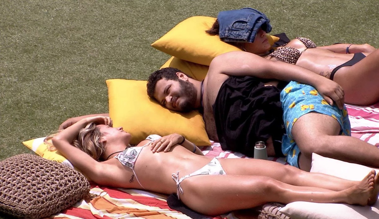 BBB20: Assexual, Victor Hugo confirma para Gabi que está apaixonado por Guilherme