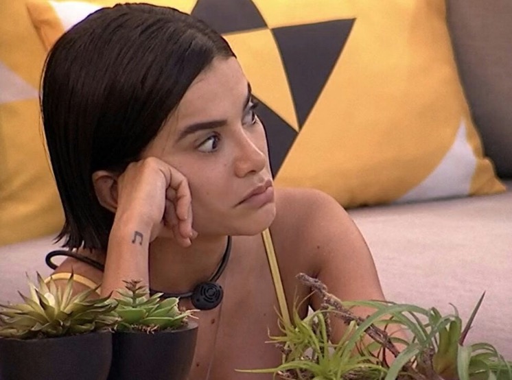 Com menstruação atrasada, Manu se preocupa com gravidez e Marcela sugere teste no BBB20