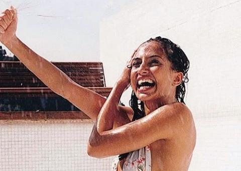 Namorada de Camila Pitanga posa ao lado da filha da atriz, Antonia