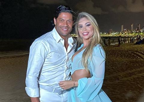 Hulk assiste jogo do Palmeiras no Allianz ao lado da namorada e dos filhos