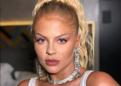 De fio-dental e cartola, Luísa Sonza se inspira em Madonna para curtir carnaval