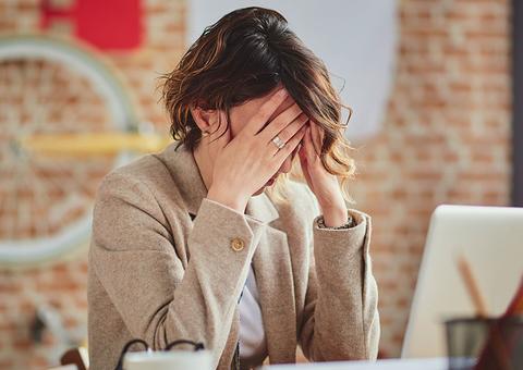 Trabalho e redes sociais podem ser gatilhos para a ansiedade