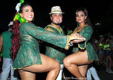 Com direito a carreata, festa da Reino Unido encerra ensaios de rua no Morro