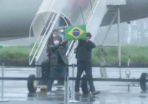 Brasileiros em quarentena passam por novo exame de detecção de Covid-19