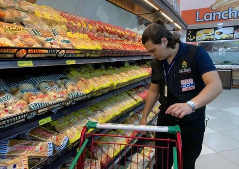 Com validade vencida, 22 quilos de produtos são recolhidos de supermercado em Manaus
