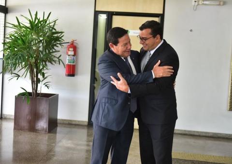 Após críticas a Bolsonaro, governador recebe vice-presidente Hamilton Mourão em Manaus