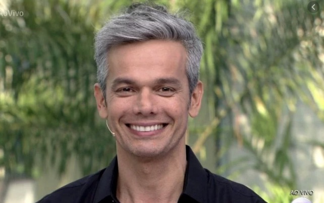 Otaviano Costa deve ficar no lugar de Gugu na Record, diz colunista 