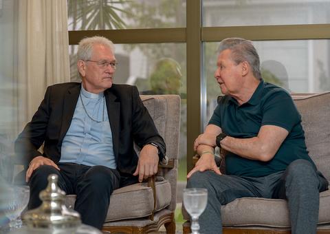 Problemas sociais são pauta do encontro do prefeito com arcebispo de Manaus