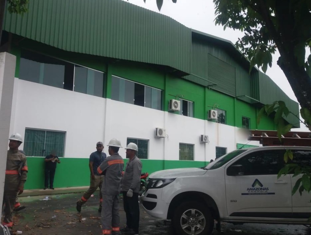 Furto de energia é flagrado em quadra de Escola de Samba, em Manaus 