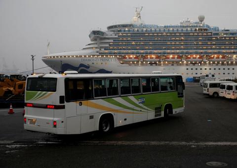Passageiros de navio no Japão poderão desembarcar a partir de amanhã