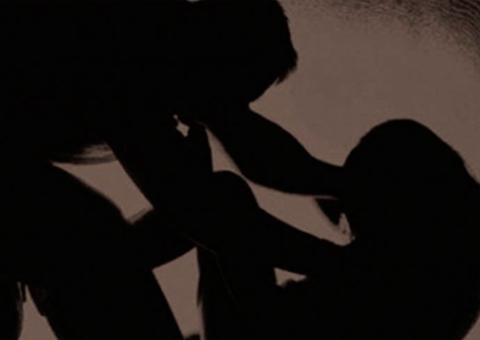 Homem estupra a própria filha e diz que 'foi carinho de pai' 