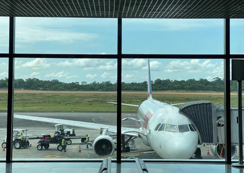 Latam é condenada por impedir check-in de família em Manaus 