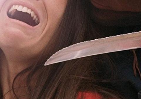 Mulher ameaça cortar pescoço de passageira durante assalto a ônibus em Manaus