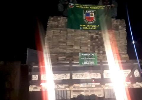 Carga ilegal de madeira é apreendida na AM-070, no Amazonas