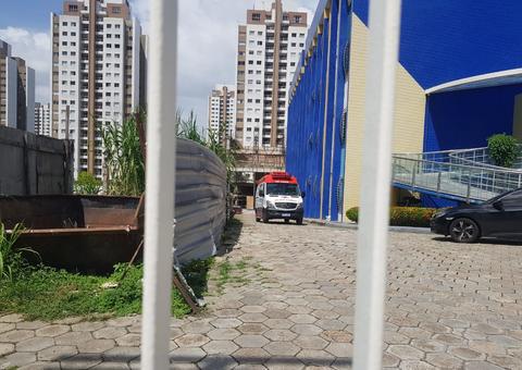 Pai de aluna se joga de 3º andar da Escola Adalberto Valle em Manaus