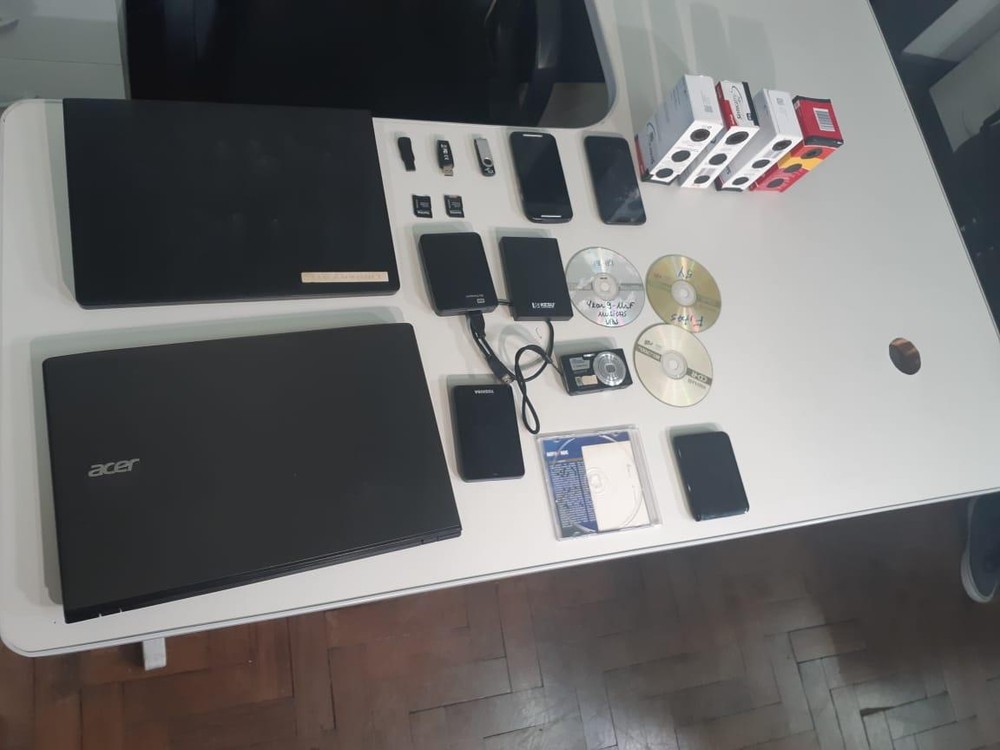 Professor é preso por filmar partes íntimas de alunas com câmera escondida