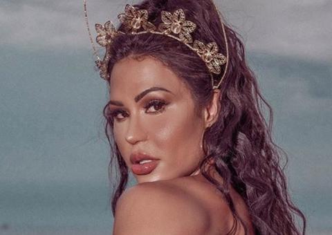 Gracyanne Barbosa posa 'peladona' e filosofa: 'sou forte não só de aparência'