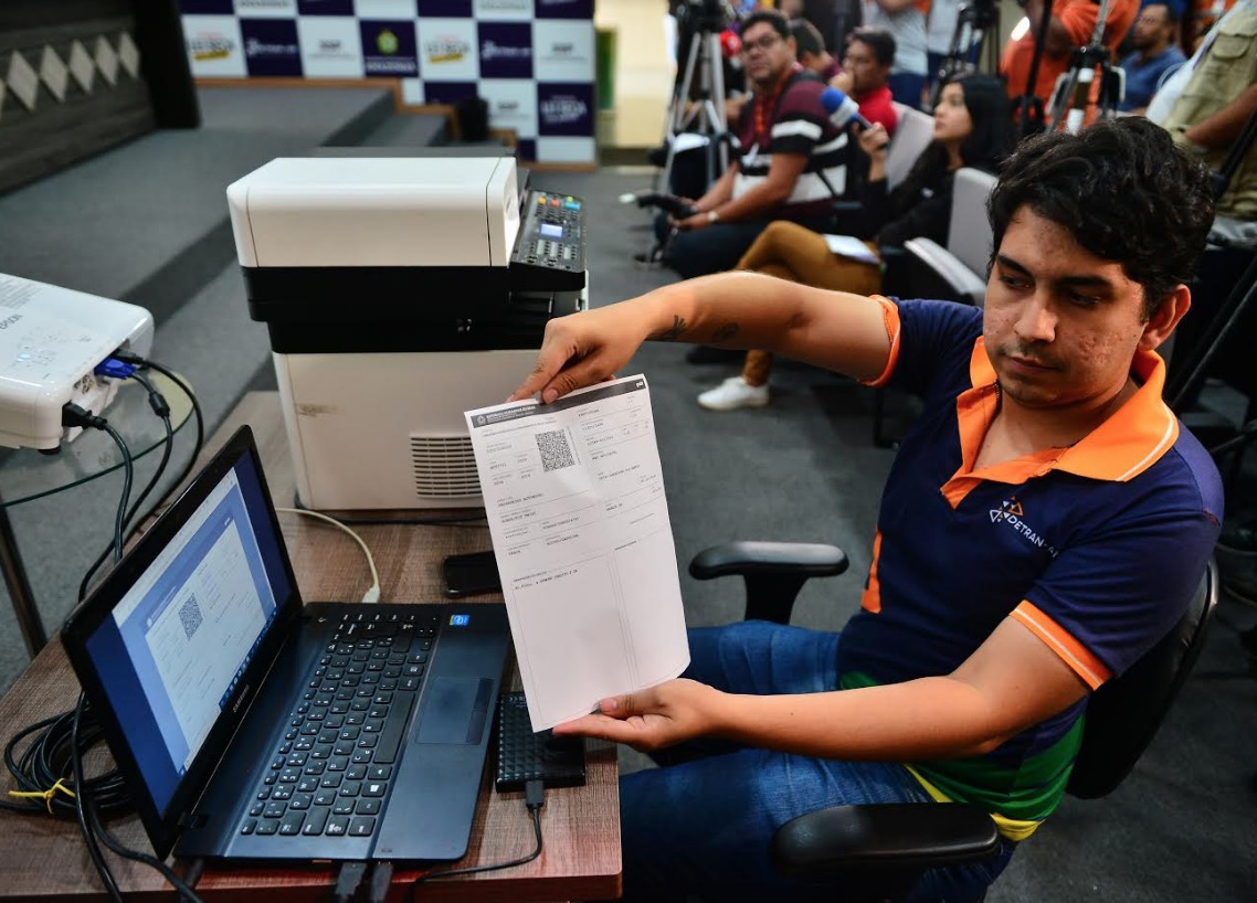 Donos de veículos vão poder imprimir CRLV em casa no Amazonas 