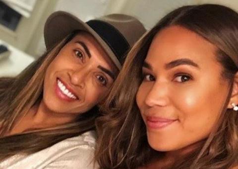 Marta e namorada fazem aniversário juntas e trocam declarações