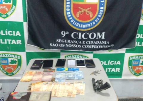 Com arma e mais de R$ 1 mil, grupo é preso suspeito de fazer arrastão em Manaus