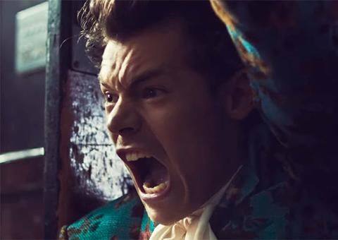 Harry Styles é assaltado e ameaçado com faca no dia dos namorados