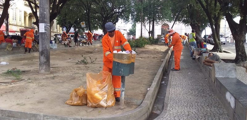 Organizadores de bandas e blocos em Manaus têm fiscalização para checar limpeza
