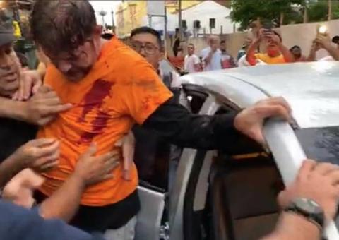 Vídeo: Cid Gomes é baleado ao tentar furar bloqueio policial com retroescavadeira