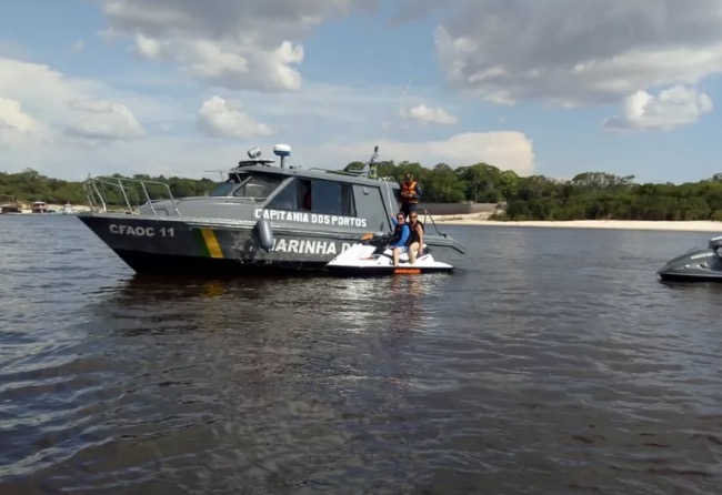 Marinha faz ronda em rios do Amazonas para combater práticas irregulares em embarcações