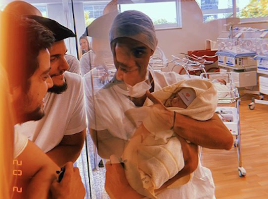 Nasce terceiro filho de Felipe Simas e Mariana Uhlmann