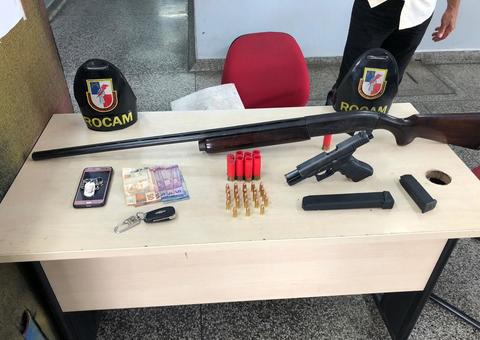 Homem é preso com armas e munições dentro de carro em Manaus 