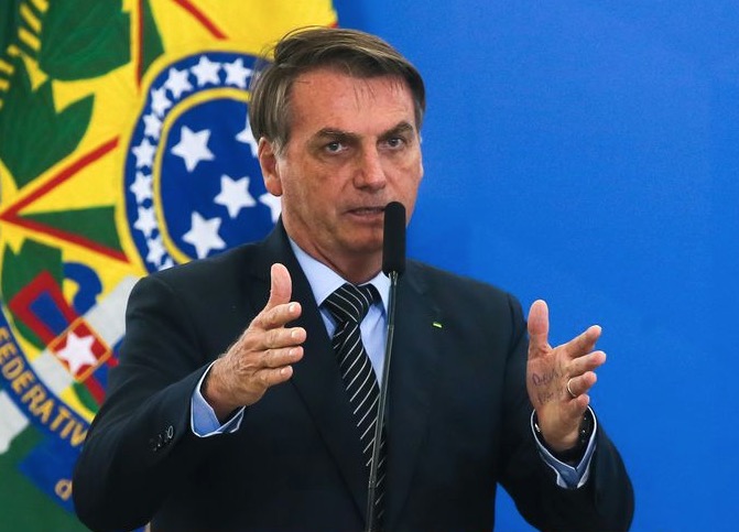 Bolsonaro cita escândalos para confirmar privatização dos Correios 