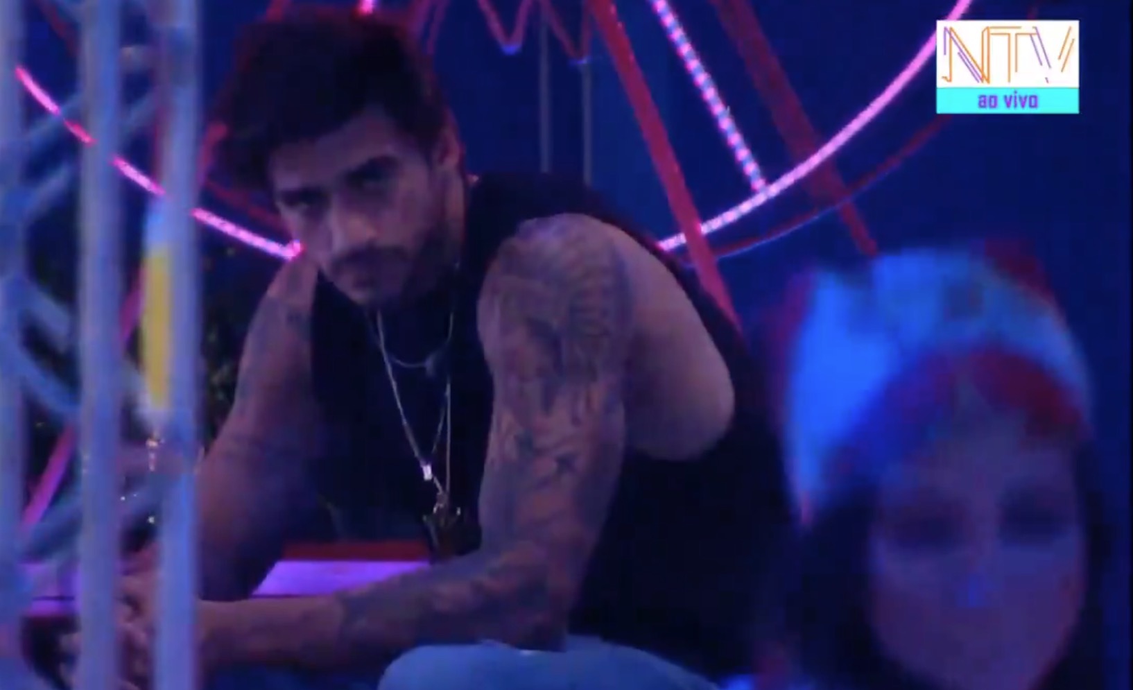 BBB20: Guilherme é flagrado 'secando' Bianca durante rebolado 