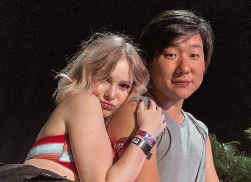 De fralda, esposa de Pyong Lee mostra barriga 4 dias após parto