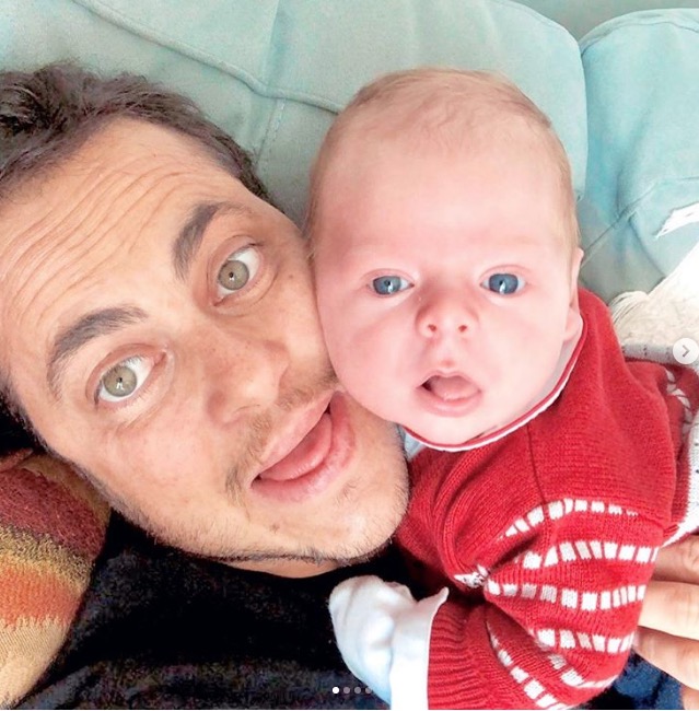 Thammy Miranda encanta seguidores em selfie com filho Bento
